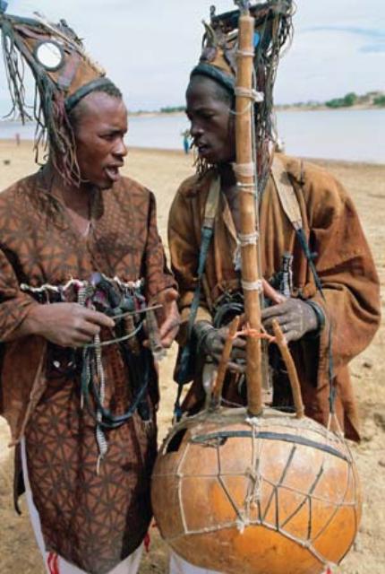 Djelis (Griots) singing