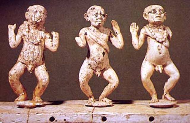 Dancing scene during the pharaonic era. We can see here that our ancestors from the Valley of the Nile would call ‘the God dancers’ who are today called Pigmies. It means that our ancestors used to consider the Pigmies as specialists of the ritual dances.