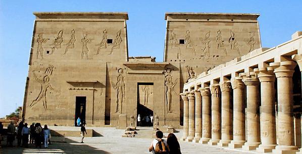 La domination africaine, première domination du monde pendant 3000 ans. Temple d’Aïssata (Isis), Egypte