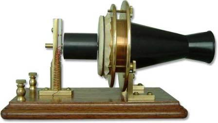 Le téléphone tel que conçu par Graham Bell. C'est Lewis Latimer qui a achevé de concevoir cette invention majeure de l'histoire humaine. 
