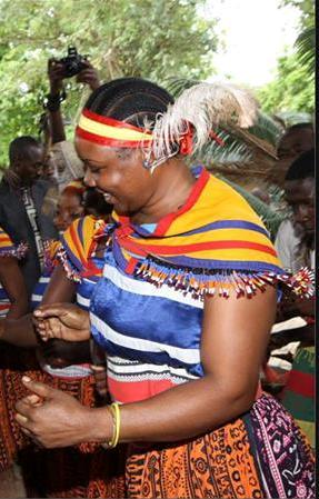 Femme Duruma, Kenya avec la plume de la Maât
