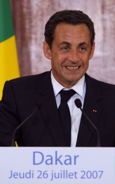 Le fameux discours du président de la France Nicolas Sarkozy à Dakar, lors duquel il a dans le fond étaler les rôles positifs de la colonisation, en insistant sur le rôle bâtisseur des colons.