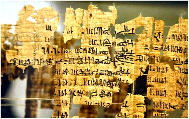 Papyrus de Turin, écrit en hiératique Source : Antik Forever 