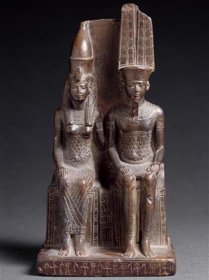 Aminata encore dite Mout, partie féminine de Dieu Amen/Imana, partie masculine de Dieu Egypte antique Sculpture conservée au Musée du Louvre 