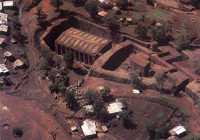 Vue aérienne d'une partie du site. Lalibela a été taillée dans la pierre