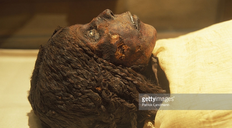 La princesse Ndjemt, fille du pharaon Ramessou Kha-m-Ouaset (Ramsès XI). Son père fut le dernier pharaon des grandes dynasties égyptiennes, vers 1080 avant JC. Comme vous pouvez le voir, elle fut indiscutablement africaine. 