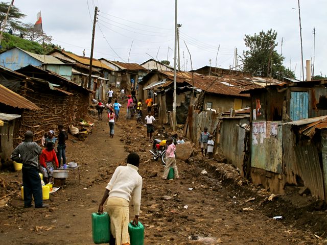 le bidonville de Kibera à Naïrobi, que les médias occidentaux aiment beaucoup montré