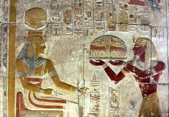Le pharaon Souti Mery-n-Ptah (Sethi 1er) - père de Ramsès II - faisant des offrandes à Aïssata (Isis) fille de Dieu