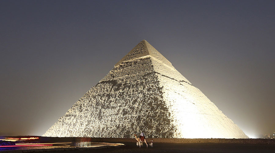 La grande pyramide est une reproduction miniature des dimensions, de l'harmonie et du fonctionnement de la Terre. Elle sert avec le Sphinx et les deux autres pyramides de calendrier astronomique. Elle est l'aboutissement des connaissances accumulées par les Africains depuis l'aube de l'humanité en sciences, et dont le début est retrouvé en Afrique du sud, au Kenya, au Soudan