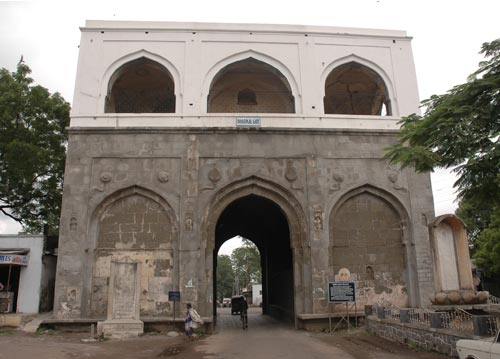 La porte de Bhadkal, construite par Malik Ambar