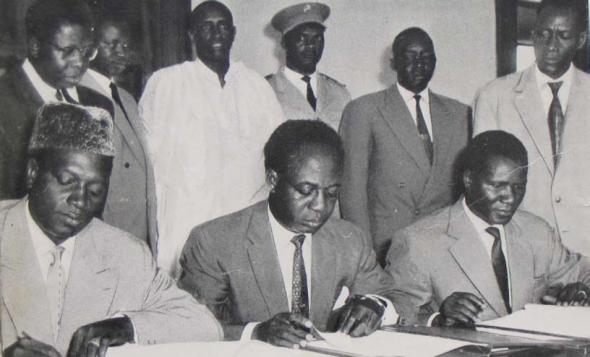 Modibo Keita, Kwame Nkrumah et Sekou Touré, lors de la signature du pacte fondateur de l'Union des Etats Africains 